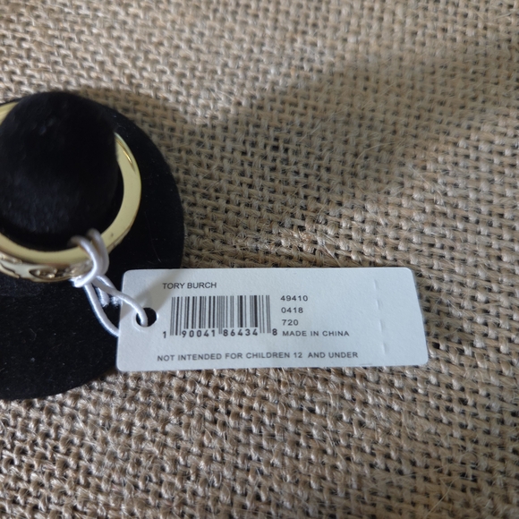 NWT Tory Burch Goldtone and Cream Logo Size 7 Ring - Picture 5 of 6